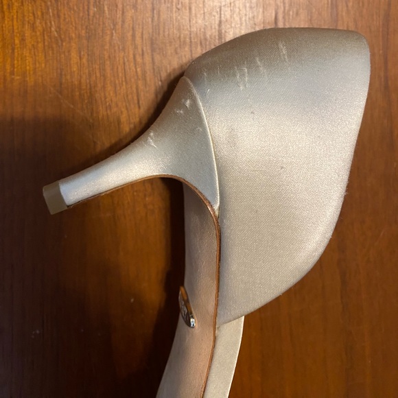 NWOT Badgley Mischka Size 6 Kitten Heels - Picture 4 of 6